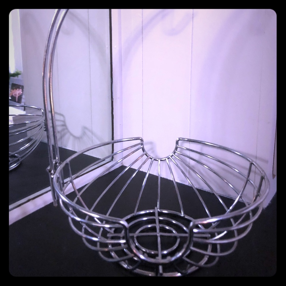 Stainless steel fruit basket with banana hanger